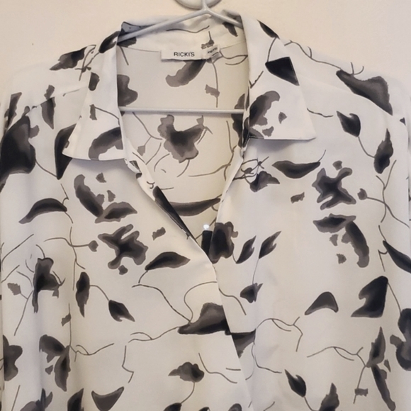 Crossover Front Abstract Floral Blouse - XXL - Picture 2 of 11